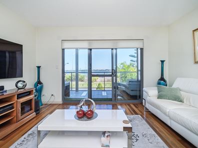 4/25 MELVILLE PARADE, South Perth WA 6151