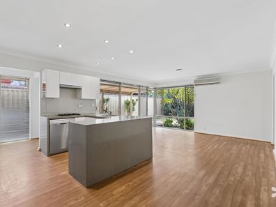 9B Tullamore Close, Waterford WA 6152