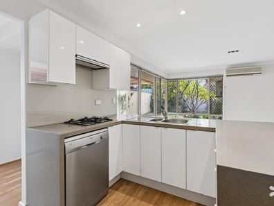 9B Tullamore Close, Waterford WA 6152