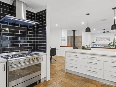 4 Valley Brook Road, Caversham WA 6055