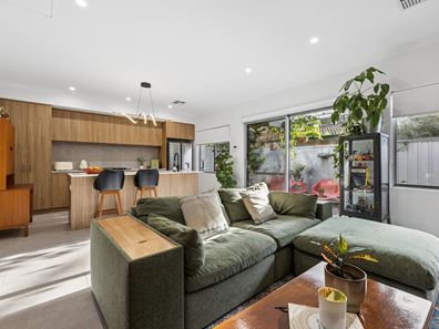 2/13 Central Terrace, Beckenham WA 6107