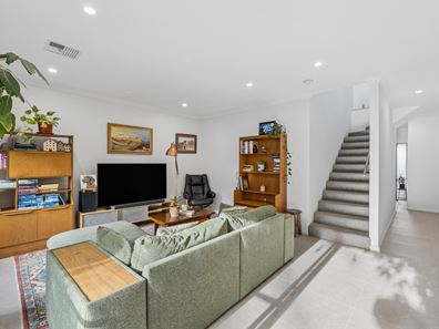 2/13 Central Terrace, Beckenham WA 6107