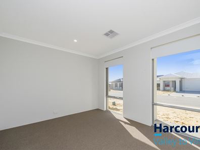61 Gippsland Parade, Champion Lakes WA 6111
