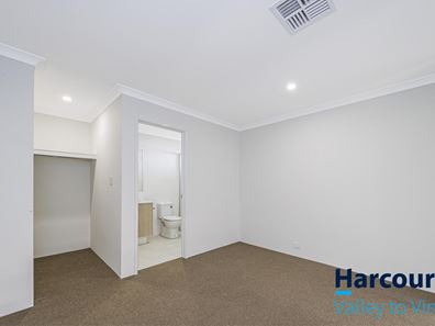 61 Gippsland Parade, Champion Lakes WA 6111