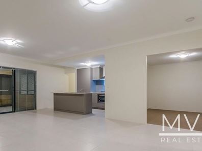 6b Sorbonne Turn, Aubin Grove WA 6164