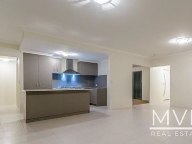 6b Sorbonne Turn, Aubin Grove WA 6164