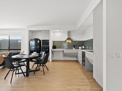 42 Stringybark Loop, Coodanup WA 6210
