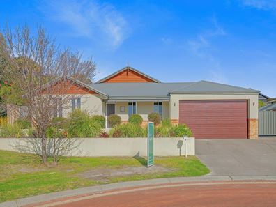 14 Agonis Gardens, Yakamia WA 6330