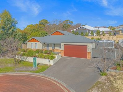 14 Agonis Gardens, Yakamia WA 6330