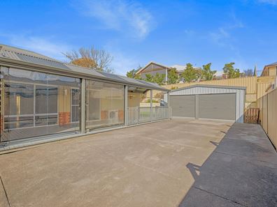 14 Agonis Gardens, Yakamia WA 6330