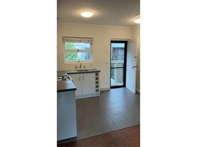 8/15 The Avenue, Crawley WA 6009