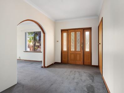 8 De Bernales Street, Hannans WA 6430