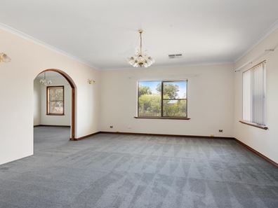 8 De Bernales Street, Hannans WA 6430
