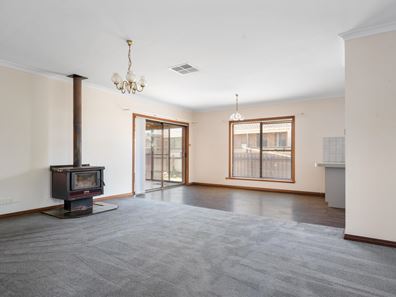 8 De Bernales Street, Hannans WA 6430