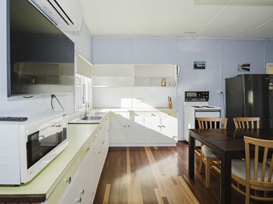 18 Mortimer Road, Guilderton WA 6041