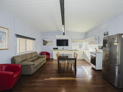 18 Mortimer Road, Guilderton WA 6041
