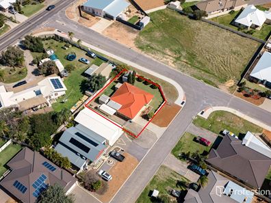 2A Half Moon Drive, Waggrakine WA 6530