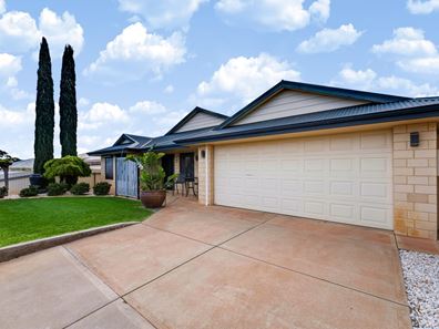 11 Nganka Way, Hannans WA 6430
