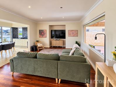 44 Leisure Way, Halls Head WA 6210