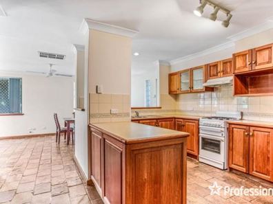 8 Newton Court, Armadale WA 6112