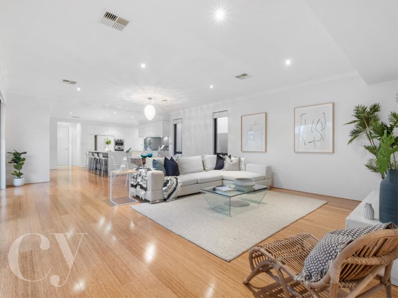 8 O'Connor Close, North Coogee WA 6163