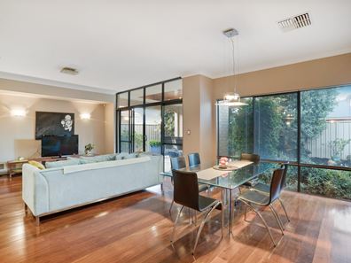 92 Dumbarton Road, Canning Vale WA 6155
