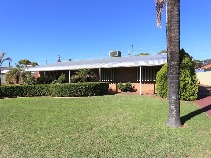 10 Saltbush Road, Kambalda West