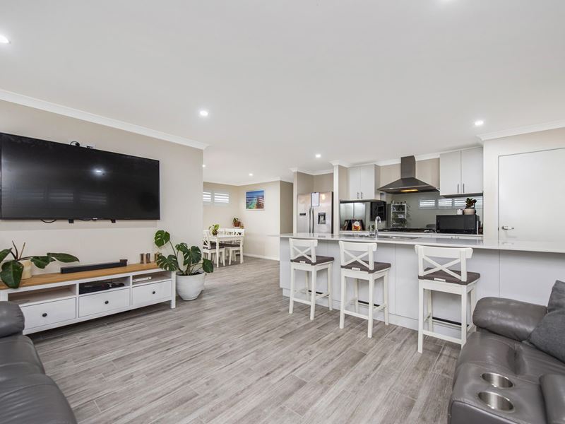 8 Sunnyside Way, Aveley WA 6069