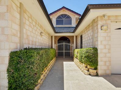12 Nyari Court, Halls Head WA 6210