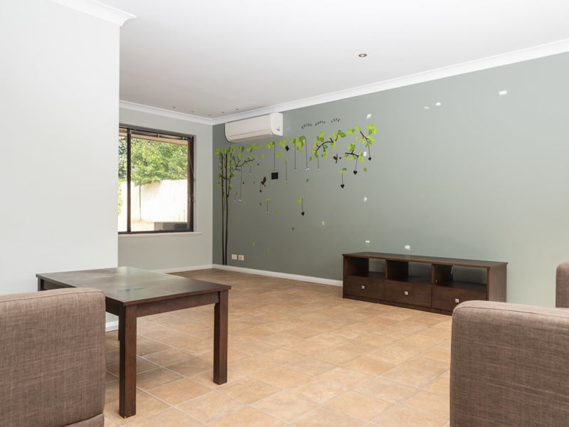 4 Dandaloo Crescent, Wanneroo