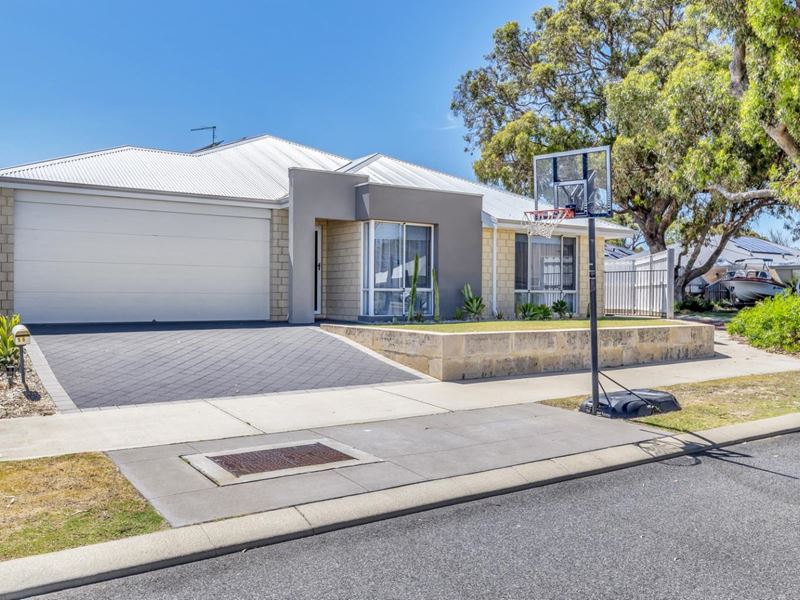 55 Torwood Edge, Halls Head WA 6210