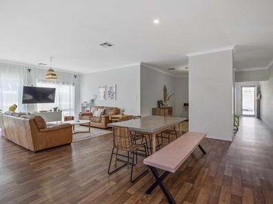 55 Torwood Edge, Halls Head WA 6210