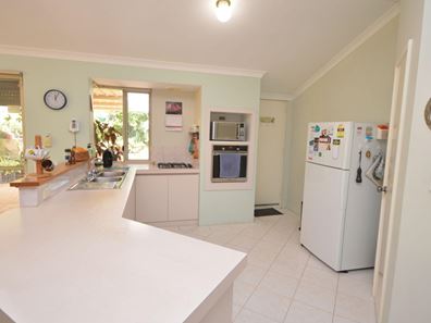 39 Portmarnock Circle, Halls Head WA 6210