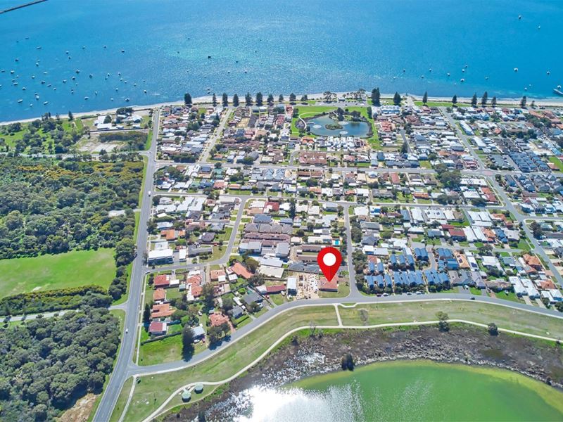 16 Lake Street, Rockingham WA 6168