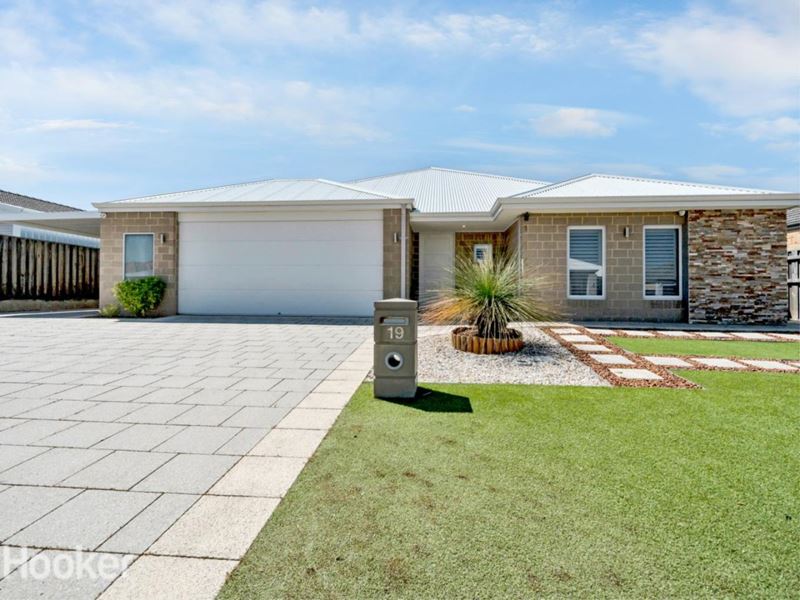 19 Badminton Cross, The Vines