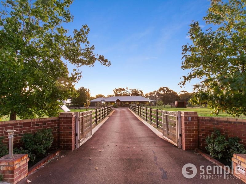 142 Country Drive, Oakford