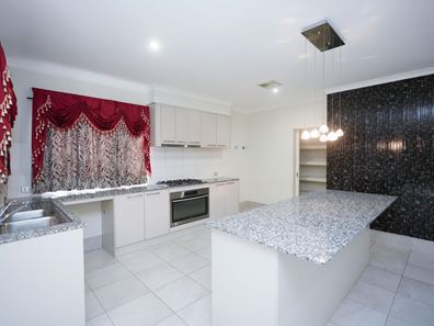 8 Hartz Way, Wandi WA 6167