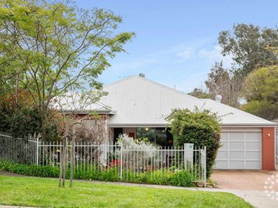 2A Snook Crescent, Hilton WA 6163