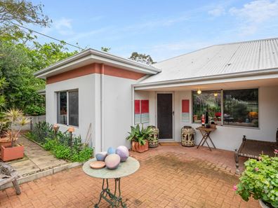 2A Snook Crescent, Hilton WA 6163