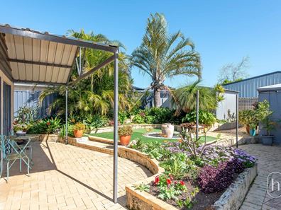 4 Chiverton Place, Beldon WA 6027