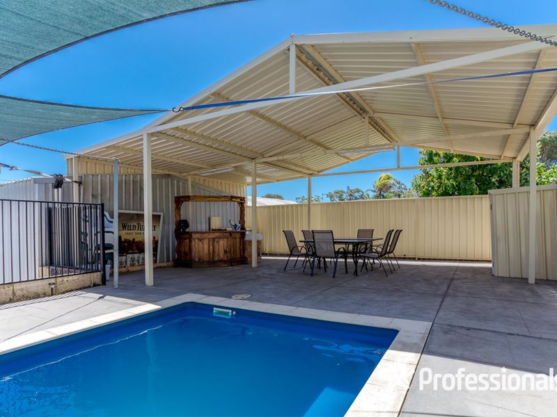 10 Moorine Court, Hillman WA 6168