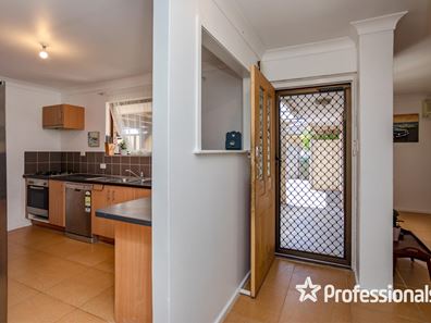 10 Moorine Court, Hillman WA 6168