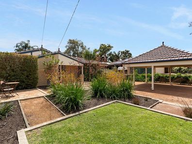 82 Temby Ave, Kalamunda WA 6076