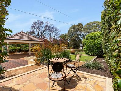 82 Temby Ave, Kalamunda WA 6076