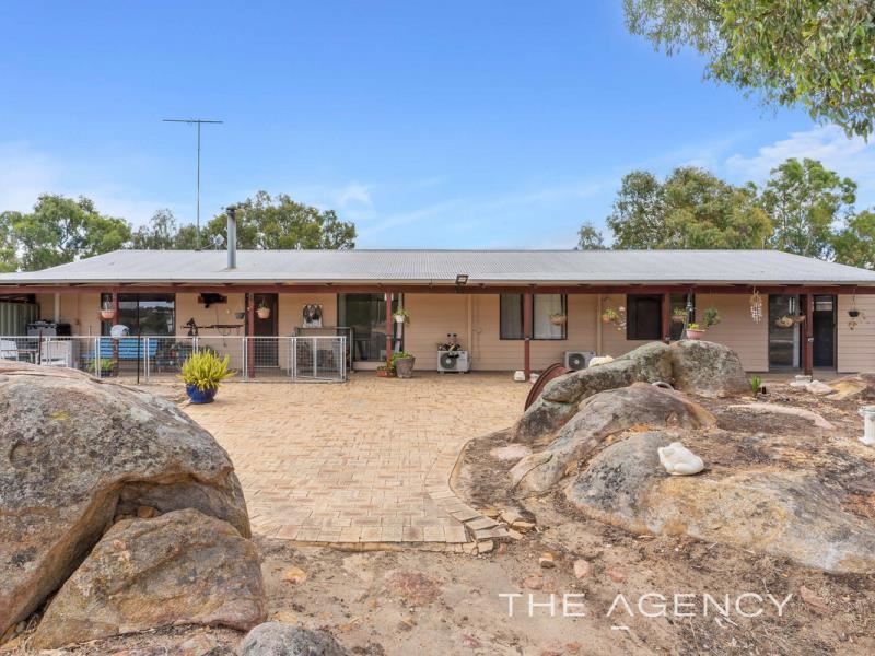 64 Avro Anson Road, Mokine WA 6401