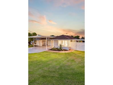 15B Mcwhae Road, Hillarys WA 6025