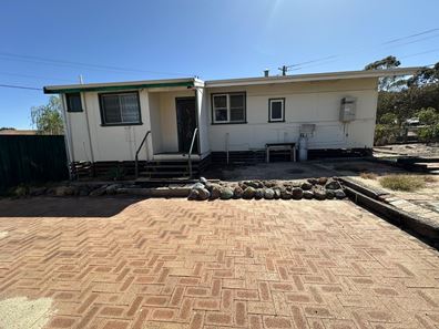 10 Golf Links Road, Katanning WA 6317