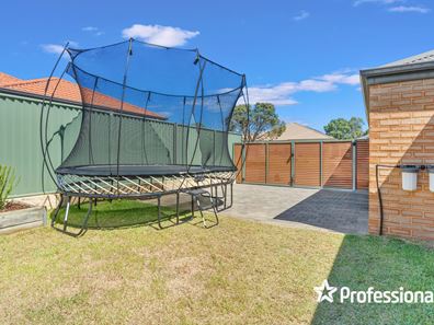 33 Karlak Circuit, Forrestfield WA 6058