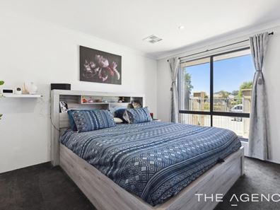 33 Cascade Road, Lakelands WA 6180