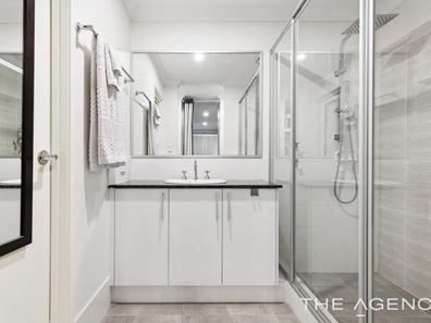 33 Cascade Road, Lakelands WA 6180